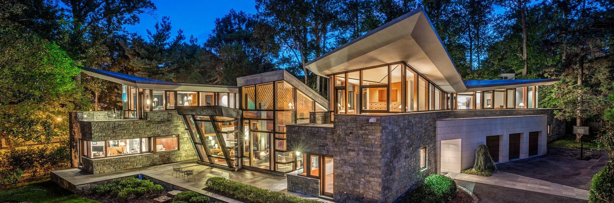 "Treetops Greenhouse," a unique modern residence located in Bethesda, Maryland